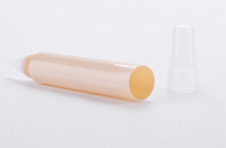 Plastic tube for cosmetics packaging 