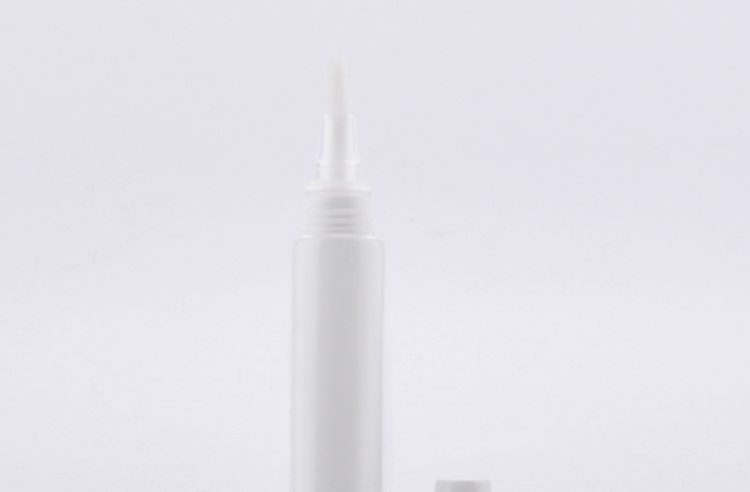 Plastic tube for cosmetics packaging 