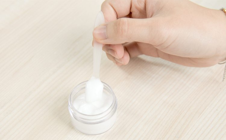 plastic cosmetic spoon